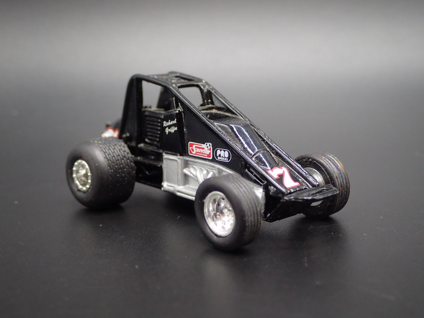 SPRINT CAR #7 RICHARD GRIFFEN SANDER BLACK 1:64 SCALE DIORAMA DIECAST MODEL CAR