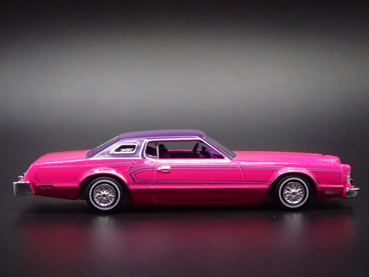1975 75 FORD THUNDERBIRD LOWRIDER PINK 1:64 SCALE COLLECTIBLE DIECAST MODEL CAR