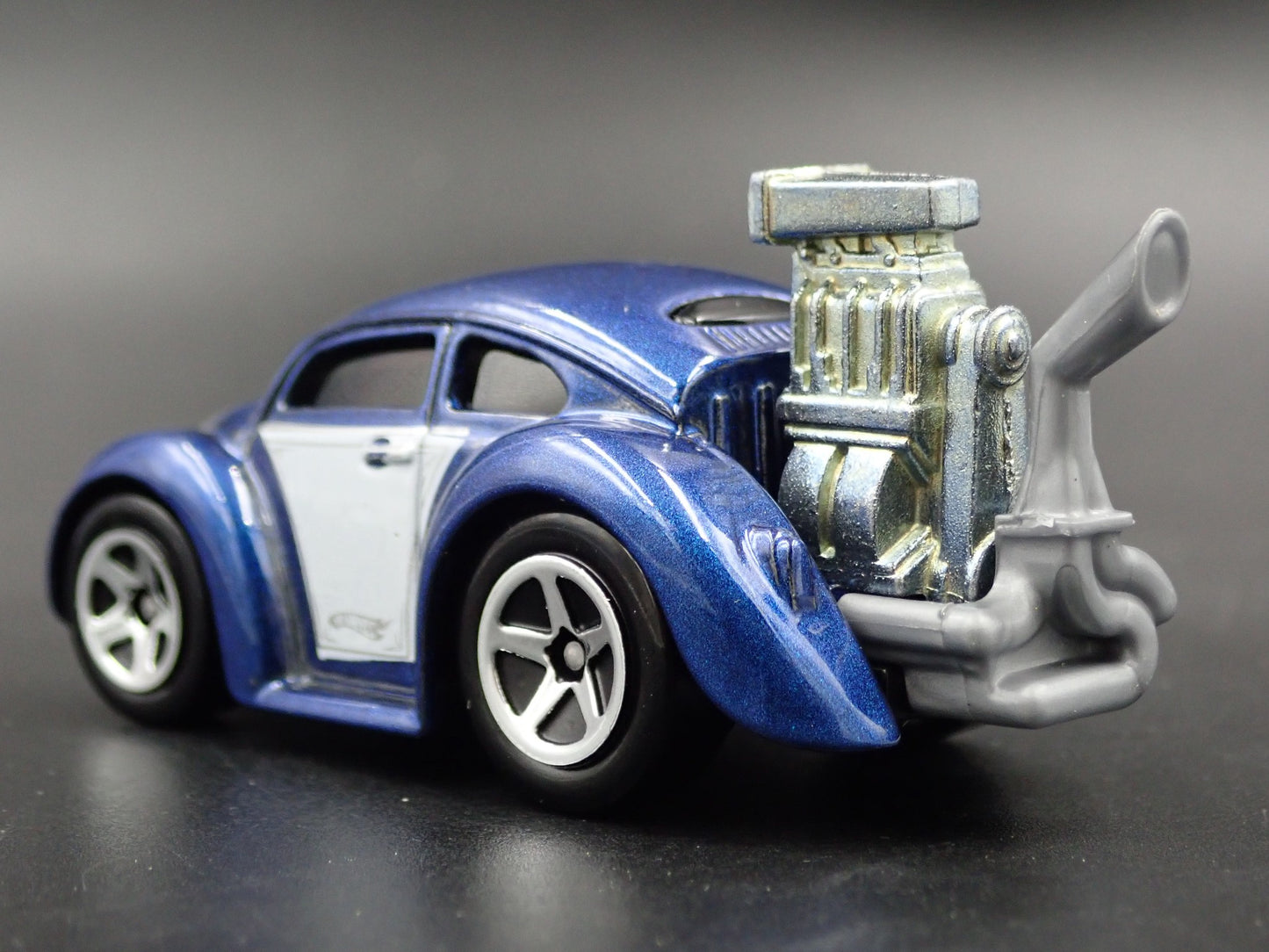 1960-1967 VW VOLKSWAGEN CLASSIC BEETLE BUG 1:64 SCALE DIORAMA DIECAST MODEL CAR