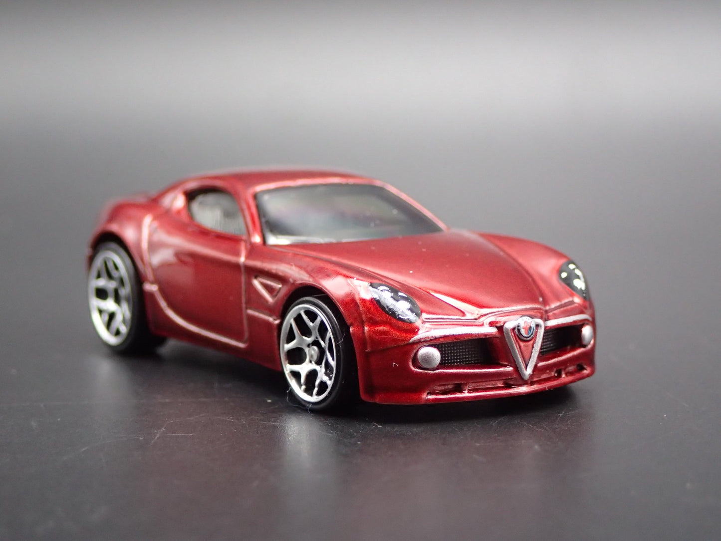 2007-2010 ALFA ROMEO 8C COMPETIZIONE RED 1:64 SCALE DIORAMA DIECAST MODEL CAR