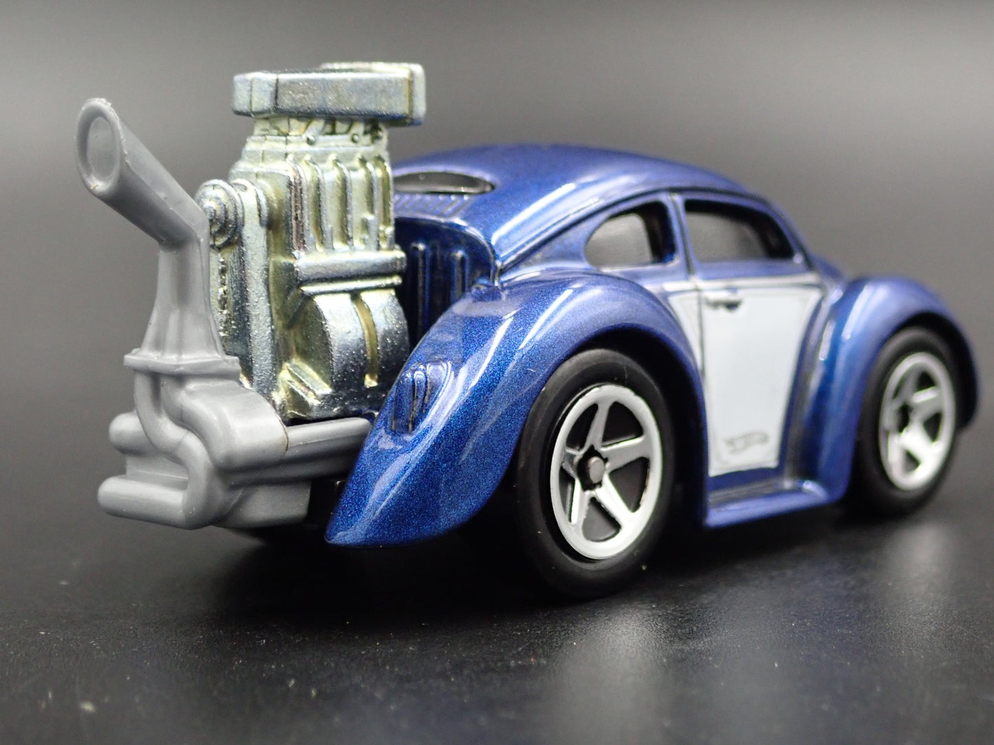 1960-1967 VW VOLKSWAGEN CLASSIC BEETLE BUG 1:64 SCALE DIORAMA DIECAST MODEL CAR