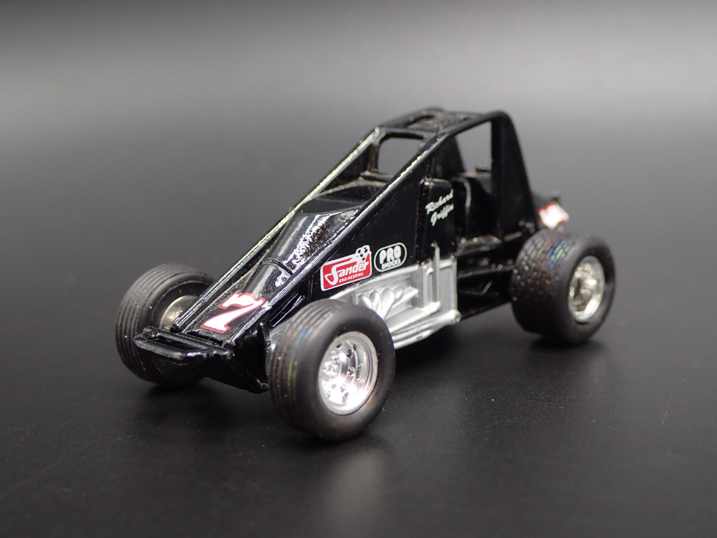 SPRINT CAR #7 RICHARD GRIFFEN SANDER BLACK 1:64 SCALE DIORAMA DIECAST MODEL CAR