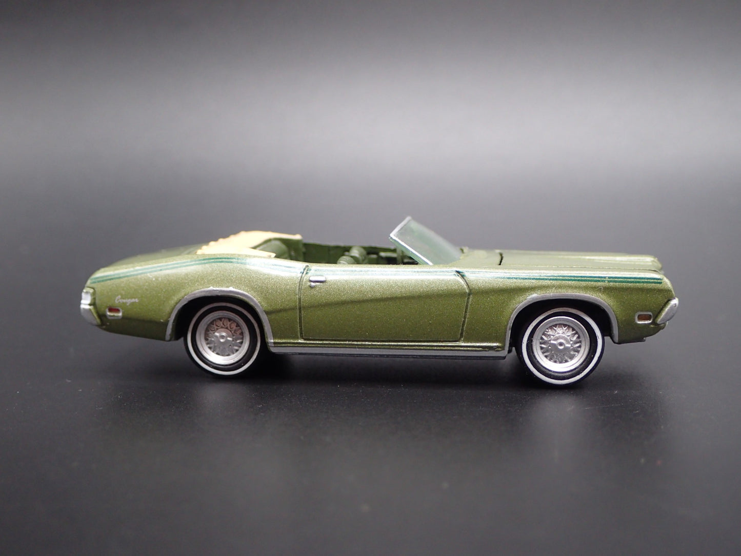 1969 69 MERC MERCURY COUGAR CONVERTIBLE 1:64 SCALE COLLECTIBLE DIECAST MODEL CAR