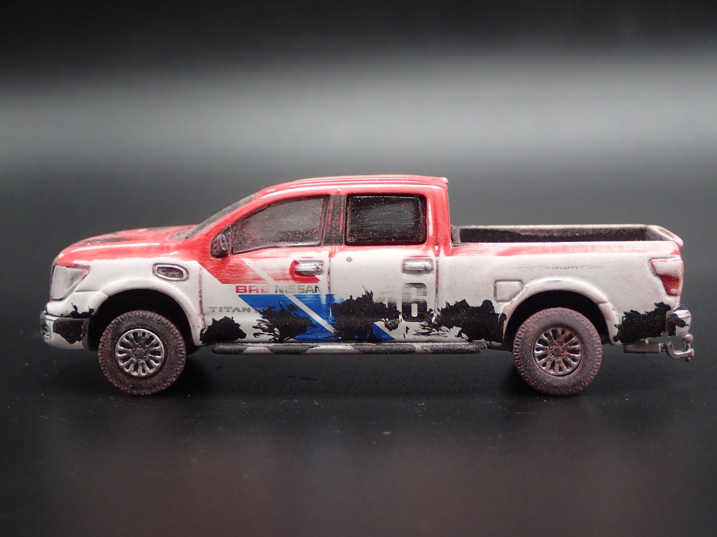2016-204 NISSAN TITAN XD PRO-4X TRUCK W HITCH BRE 1:64 SCALE DIECAST MODEL CAR