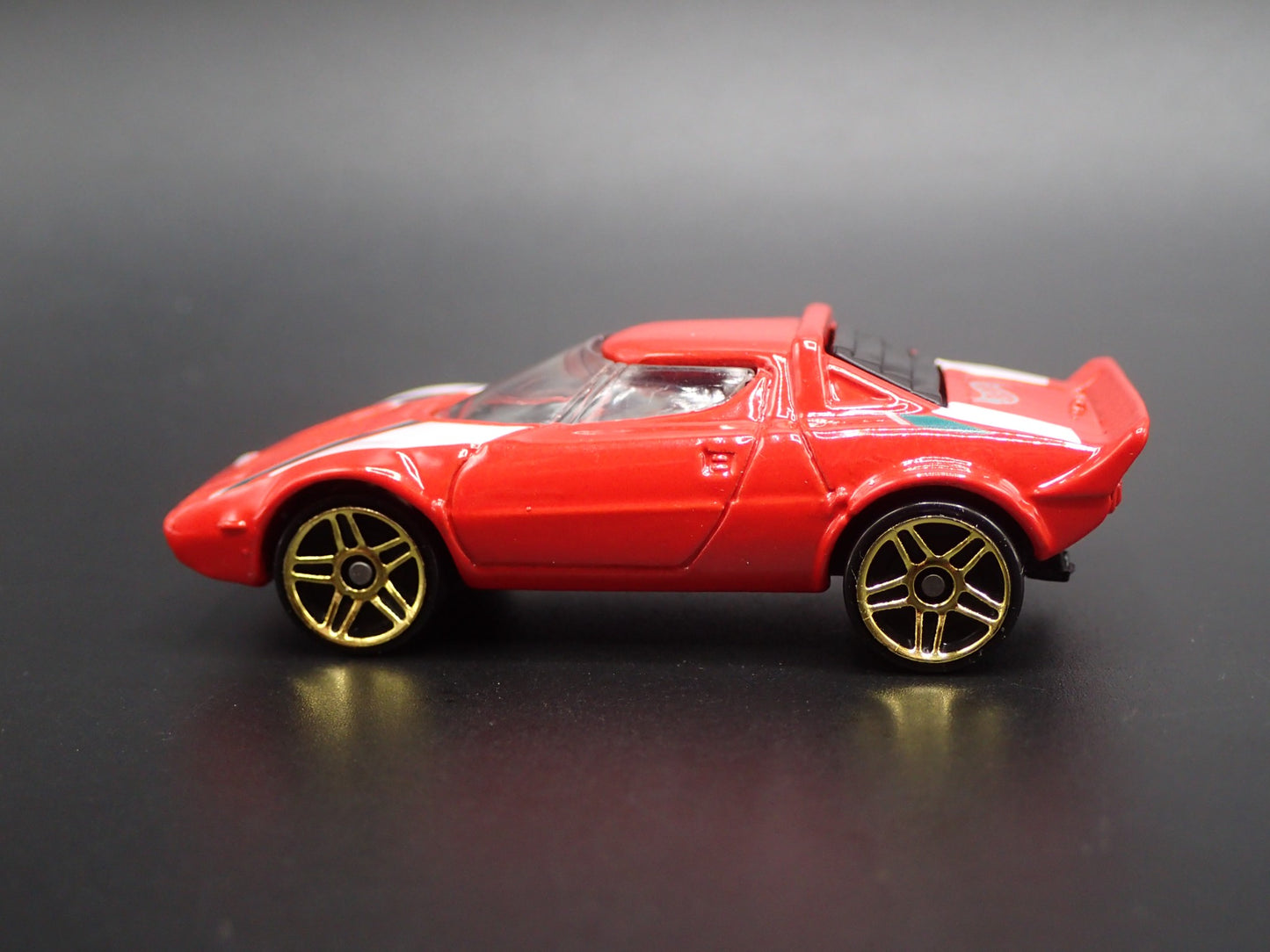 1973-1978 LANCIA STRATOS RACE CAR RED 1:64 SCALE DIORAMA DIECAST MODEL CAR