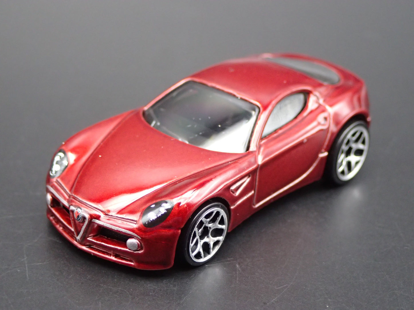 2007-2010 ALFA ROMEO 8C COMPETIZIONE RED 1:64 SCALE DIORAMA DIECAST MODEL CAR