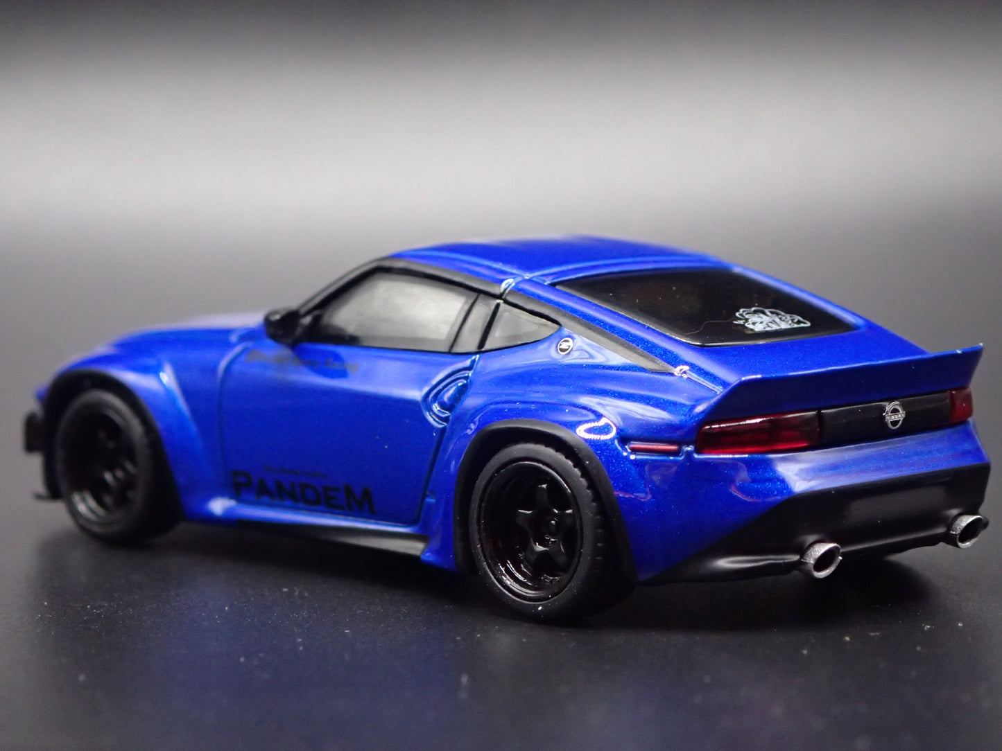 2023-2025 NISSAN Z PANDEM BLUE 1:64 SCALE COLLECTIBLE DIORAMA DIECAST MODEL CAR