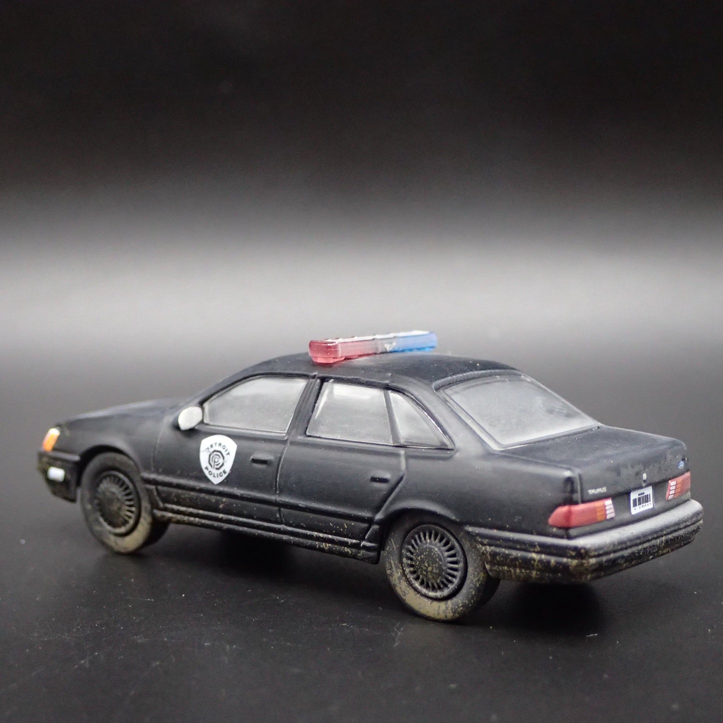 1986 86 FORD TAURUS LX DETROIT POLICE CAR 1:64 SCALE DIORAMA DIECAST MODEL CAR