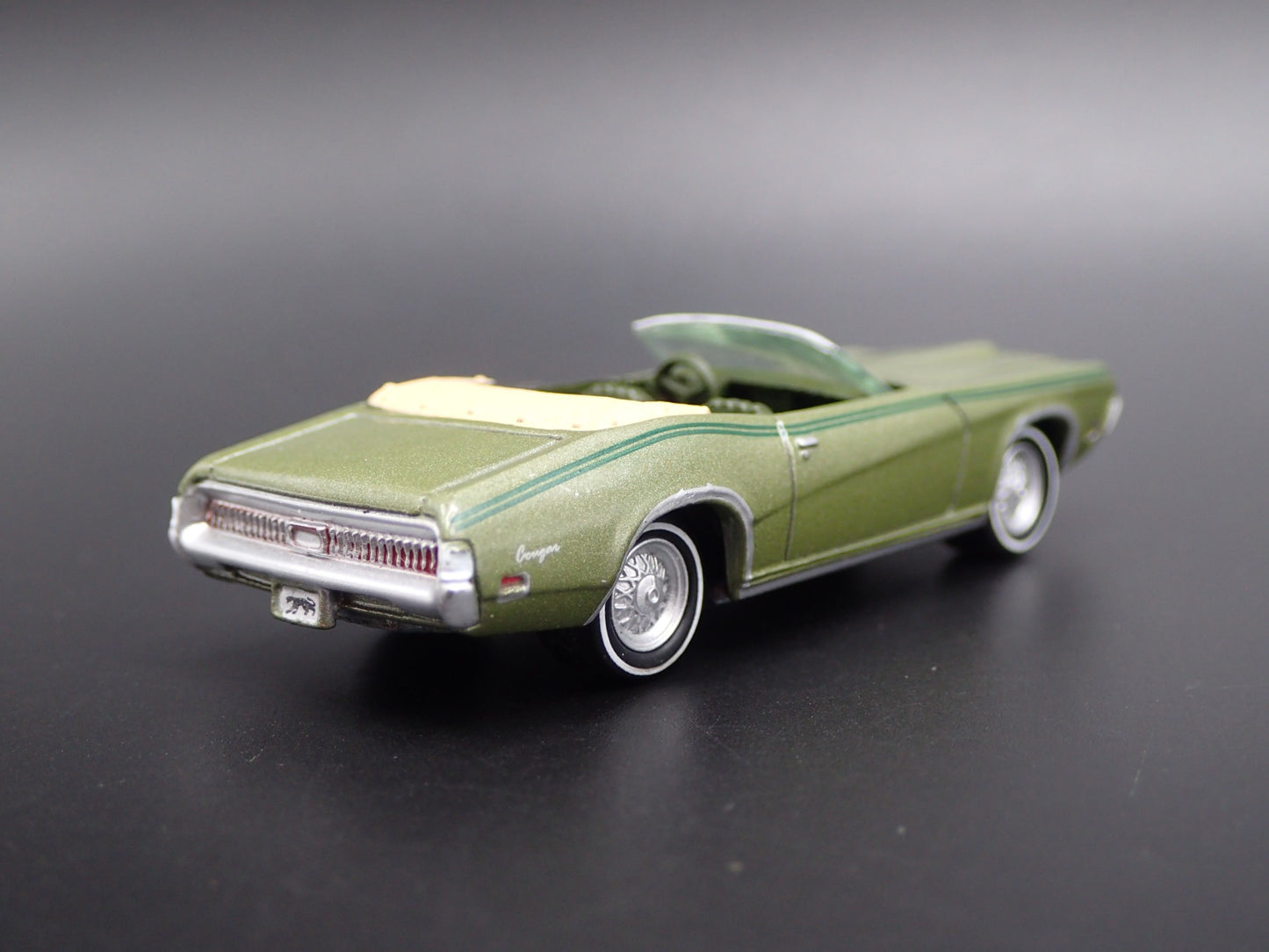 1969 69 MERC MERCURY COUGAR CONVERTIBLE 1:64 SCALE COLLECTIBLE DIECAST MODEL CAR