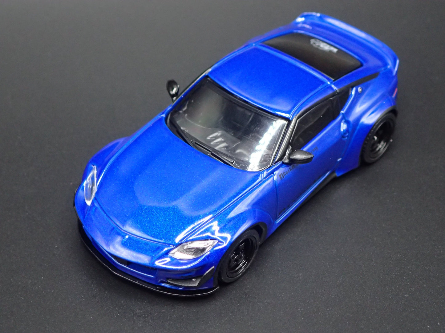 2023-2025 NISSAN Z PANDEM BLUE 1:64 SCALE COLLECTIBLE DIORAMA DIECAST MODEL CAR