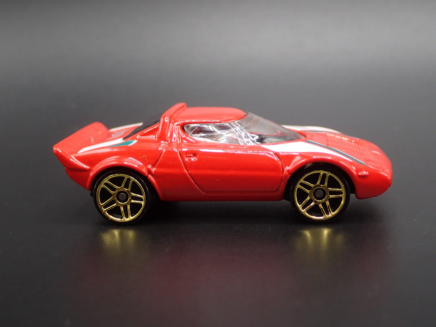 1973-1978 LANCIA STRATOS RACE CAR RED 1:64 SCALE DIORAMA DIECAST MODEL CAR