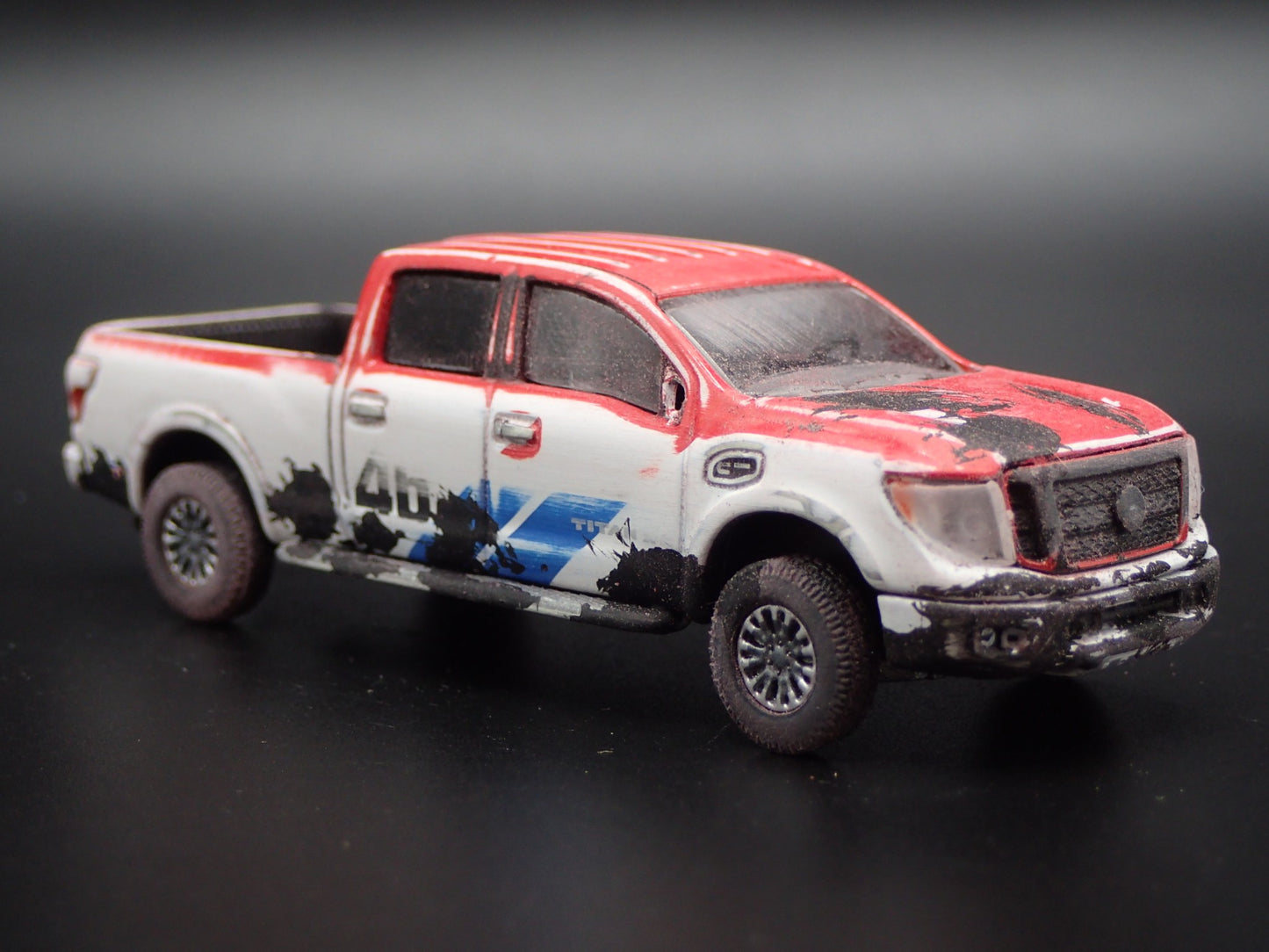 2016-204 NISSAN TITAN XD PRO-4X TRUCK W HITCH BRE 1:64 SCALE DIECAST MODEL CAR