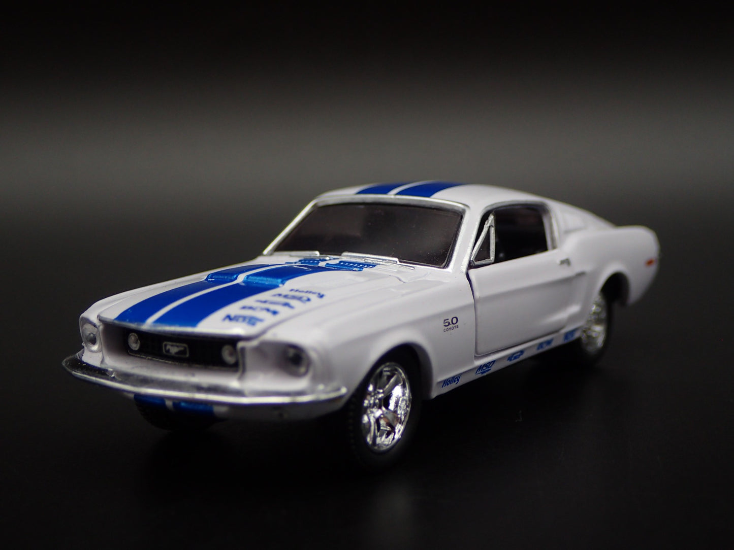 1968 68 FORD MUSTANG FASTBACK 5.0 COYOTE 1/64 SCALE DIORAMA DIECAST MODEL CAR