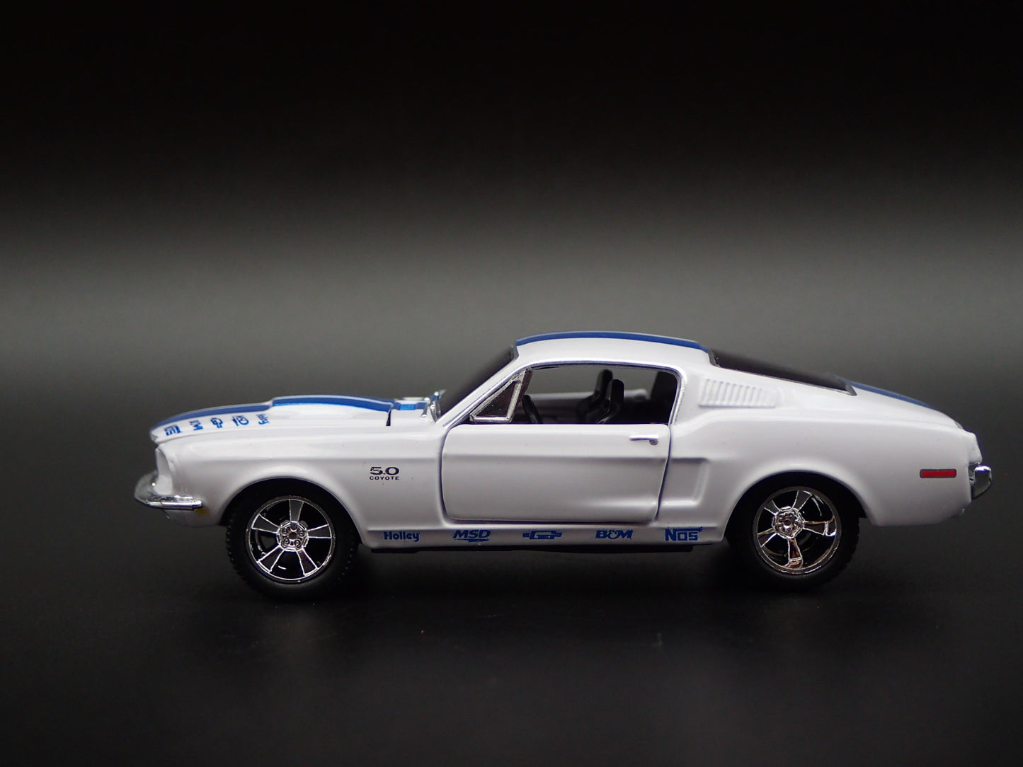1968 68 FORD MUSTANG FASTBACK 5.0 COYOTE 1/64 SCALE DIORAMA DIECAST MODEL CAR