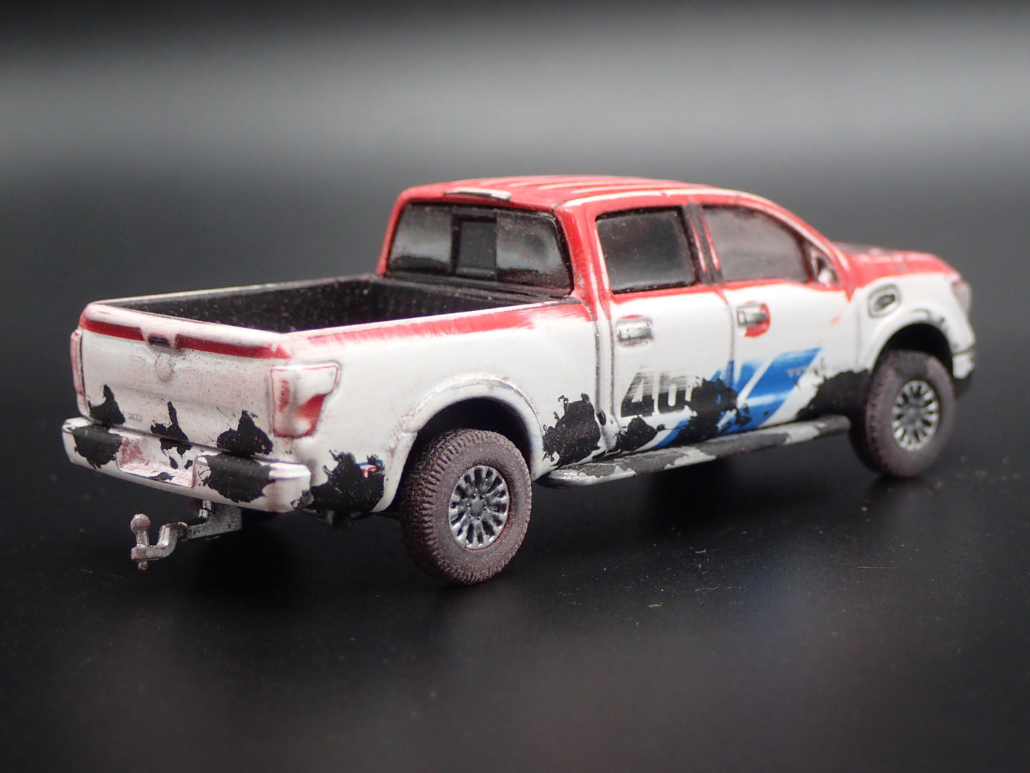 2016-204 NISSAN TITAN XD PRO-4X TRUCK W HITCH BRE 1:64 SCALE DIECAST MODEL CAR