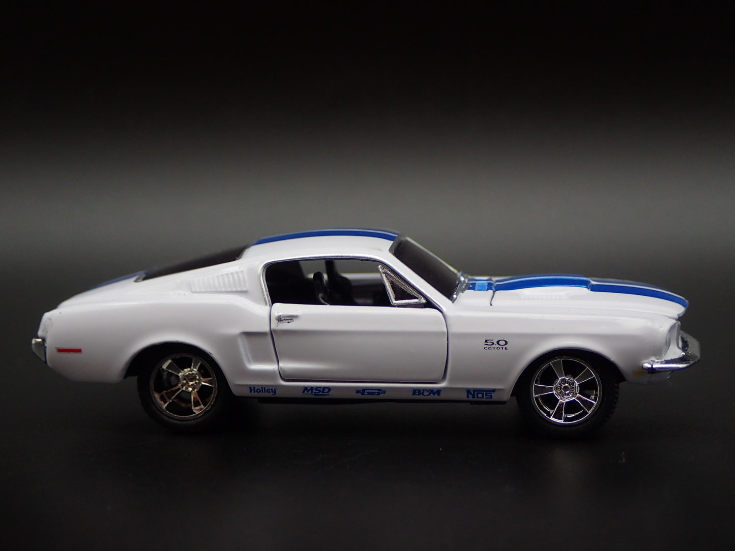 1968 68 FORD MUSTANG FASTBACK 5.0 COYOTE 1/64 SCALE DIORAMA DIECAST MODEL CAR