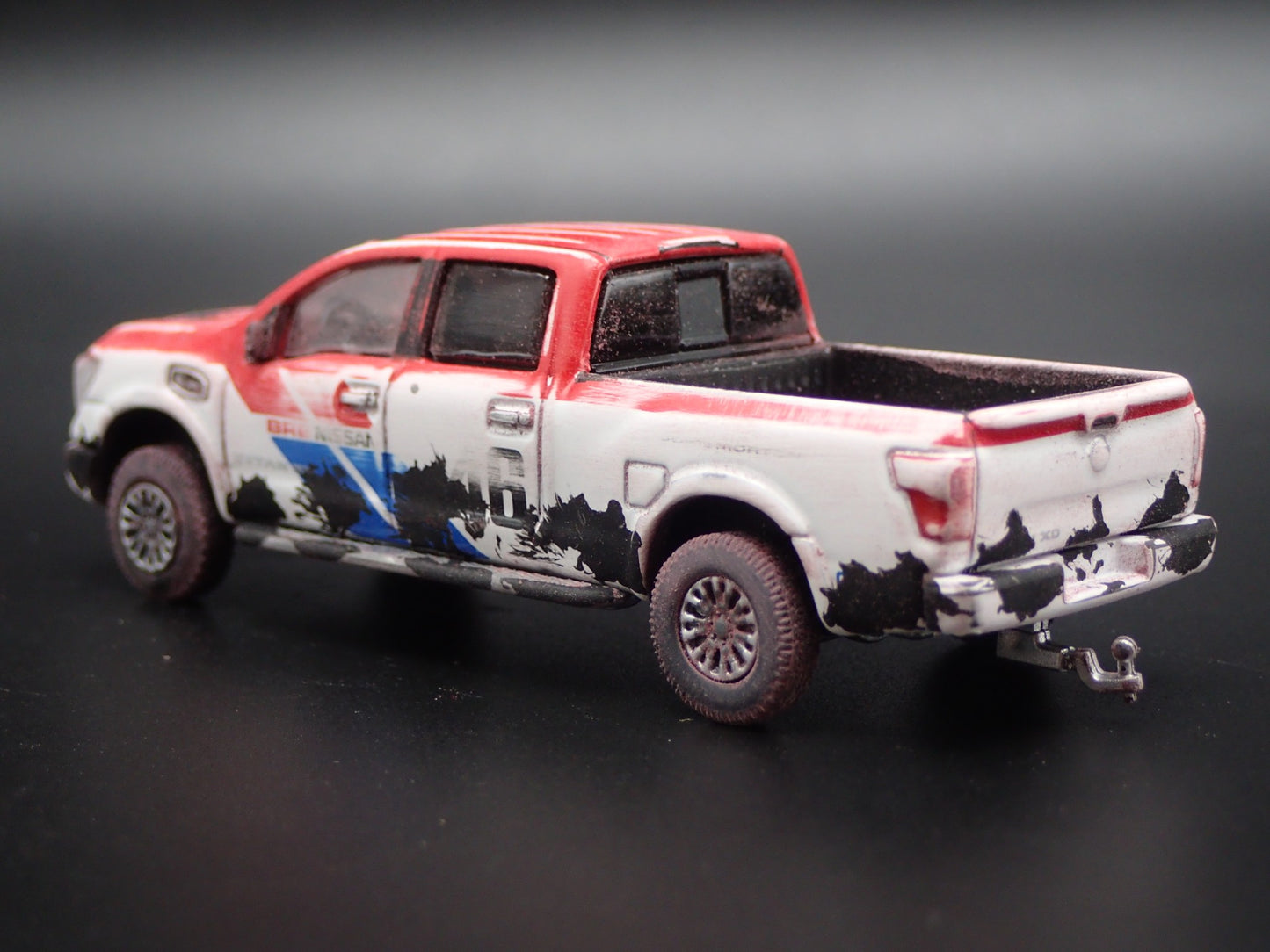2016-204 NISSAN TITAN XD PRO-4X TRUCK W HITCH BRE 1:64 SCALE DIECAST MODEL CAR