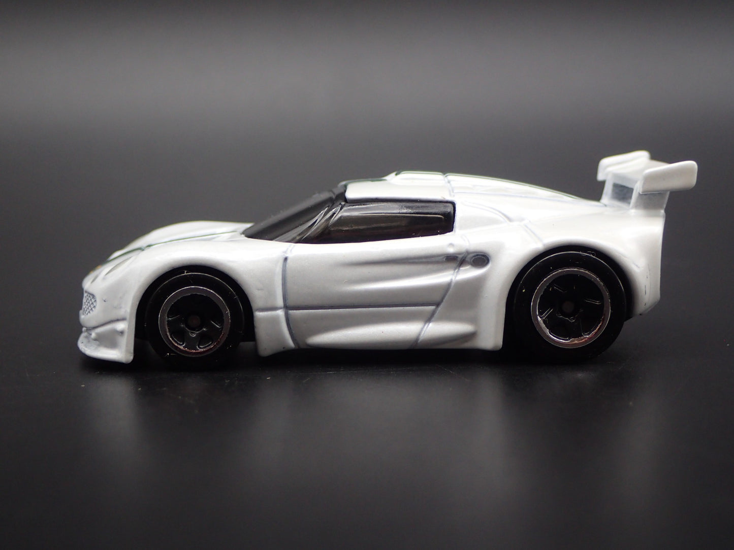 LOTUS SPORT ELISE WHITE 1/64 SCALE COLLECTIBLE DIORAMA DIECAST MODEL CAR