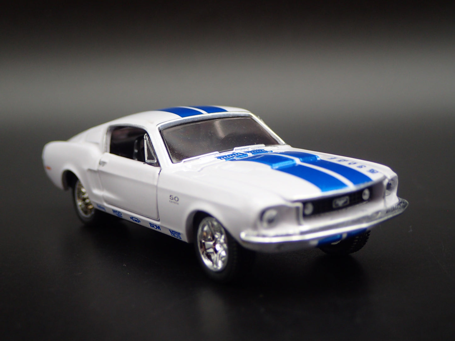1968 68 FORD MUSTANG FASTBACK 5.0 COYOTE 1/64 SCALE DIORAMA DIECAST MODEL CAR