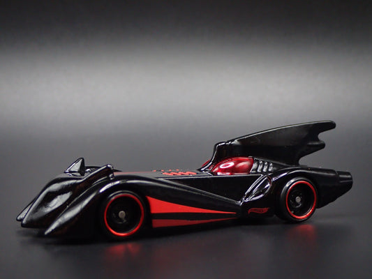 BATMAN THE BRAVE AND THE BOLD BATMOBILE 1:64 SCALE DIORAMA DIECAST MODEL CAR