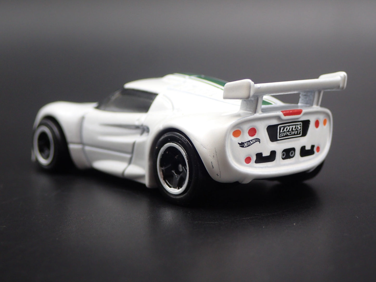 LOTUS SPORT ELISE WHITE 1/64 SCALE COLLECTIBLE DIORAMA DIECAST MODEL CAR