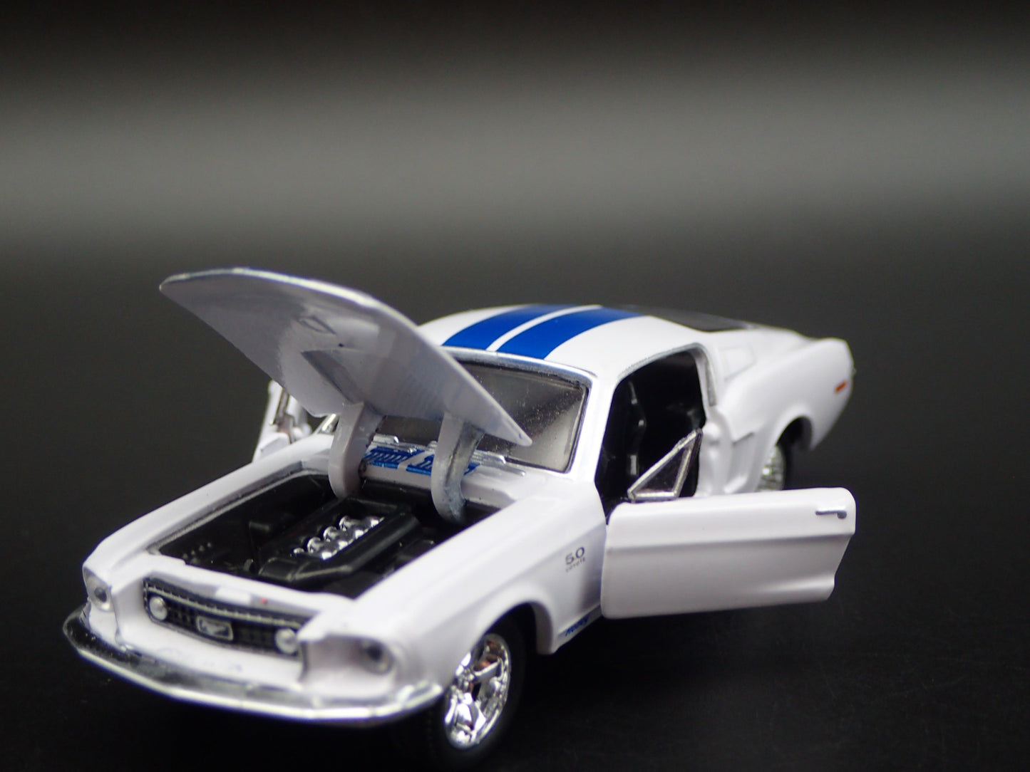 1968 68 FORD MUSTANG FASTBACK 5.0 COYOTE 1/64 SCALE DIORAMA DIECAST MODEL CAR