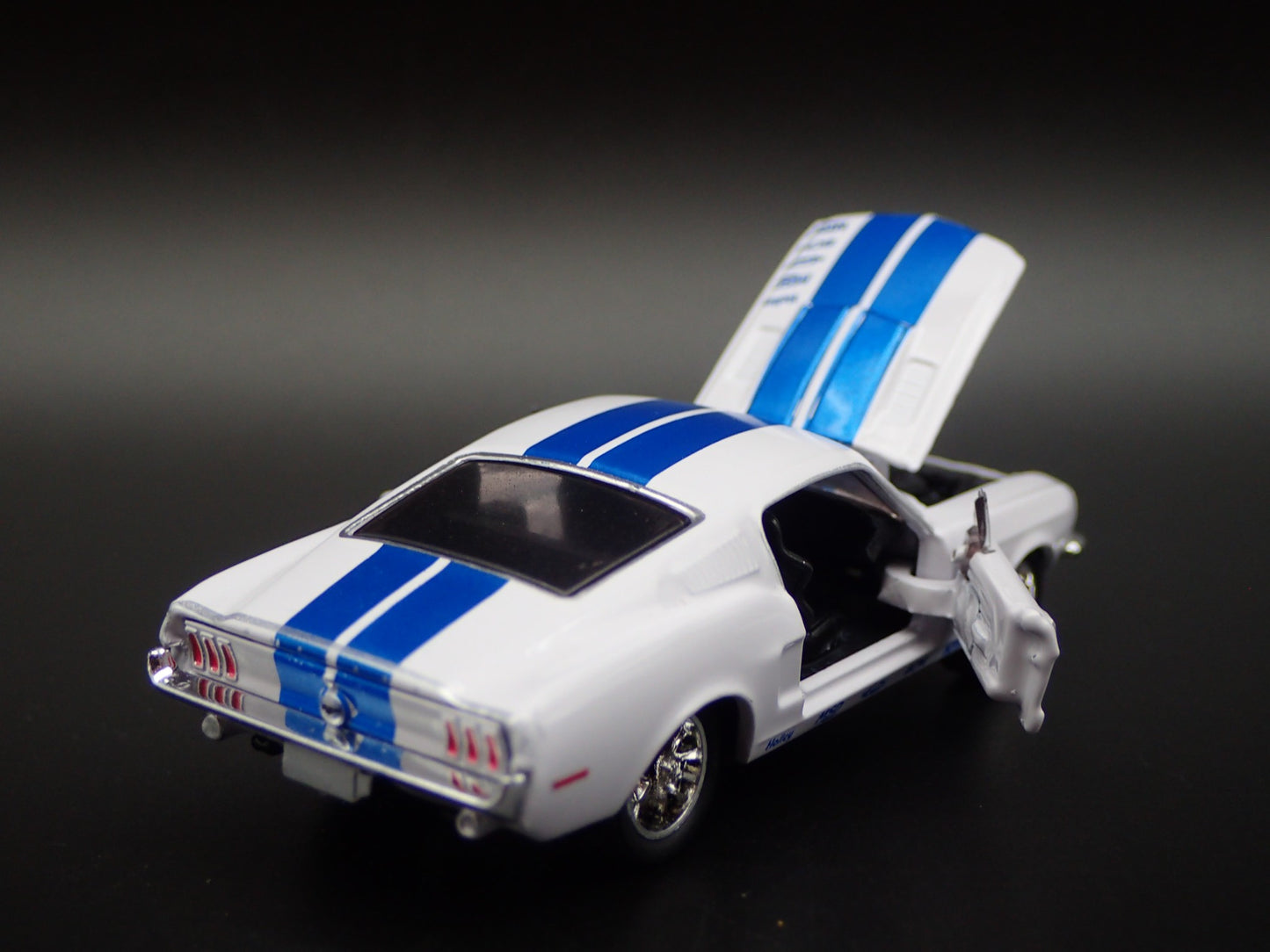 1968 68 FORD MUSTANG FASTBACK 5.0 COYOTE 1/64 SCALE DIORAMA DIECAST MODEL CAR