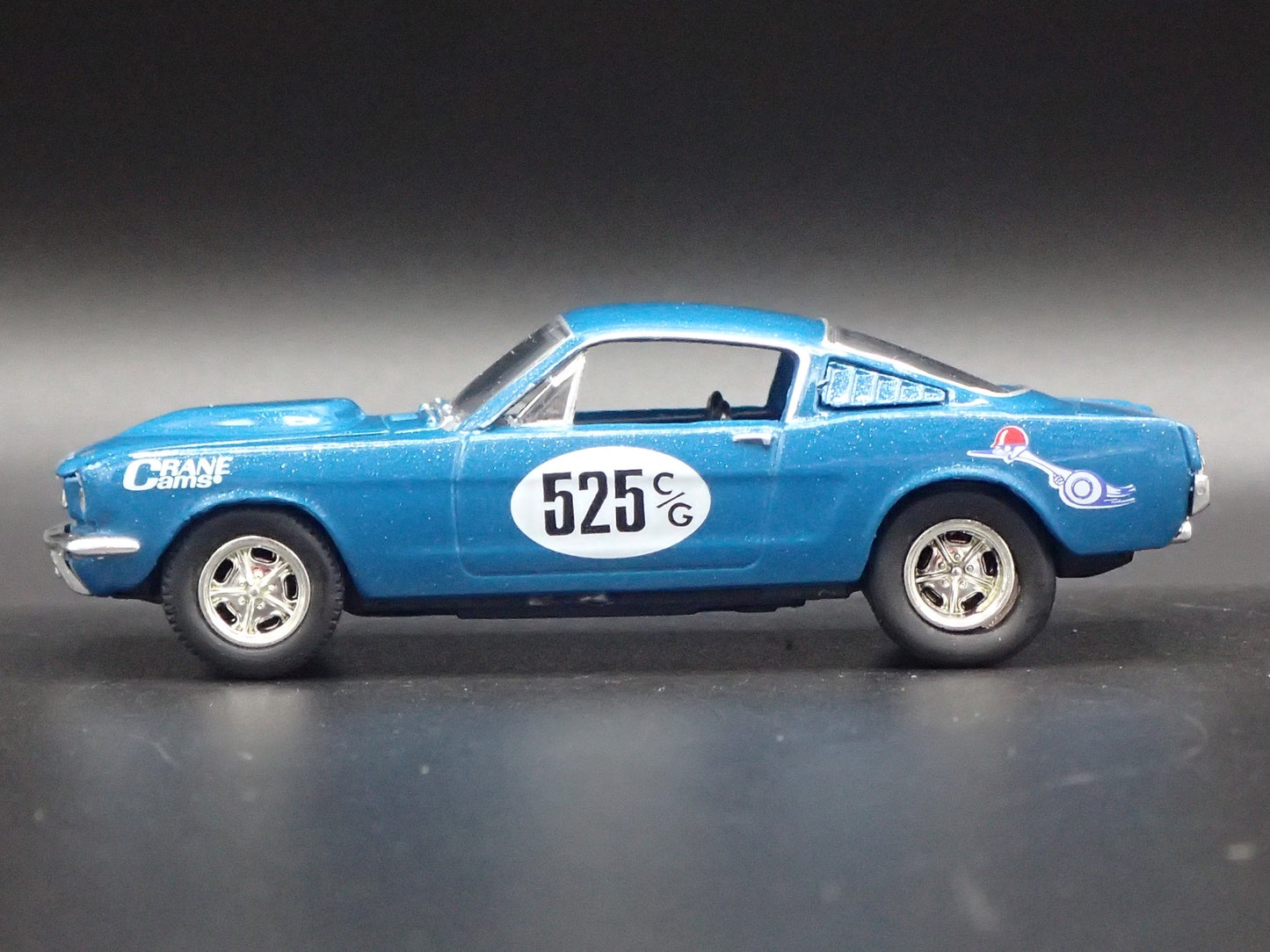 1965 65 FORD MUSTANG 2+2 FASTBACK CRANE 1/64 SCALE COLLECTIBLE DIECAST MODEL CAR