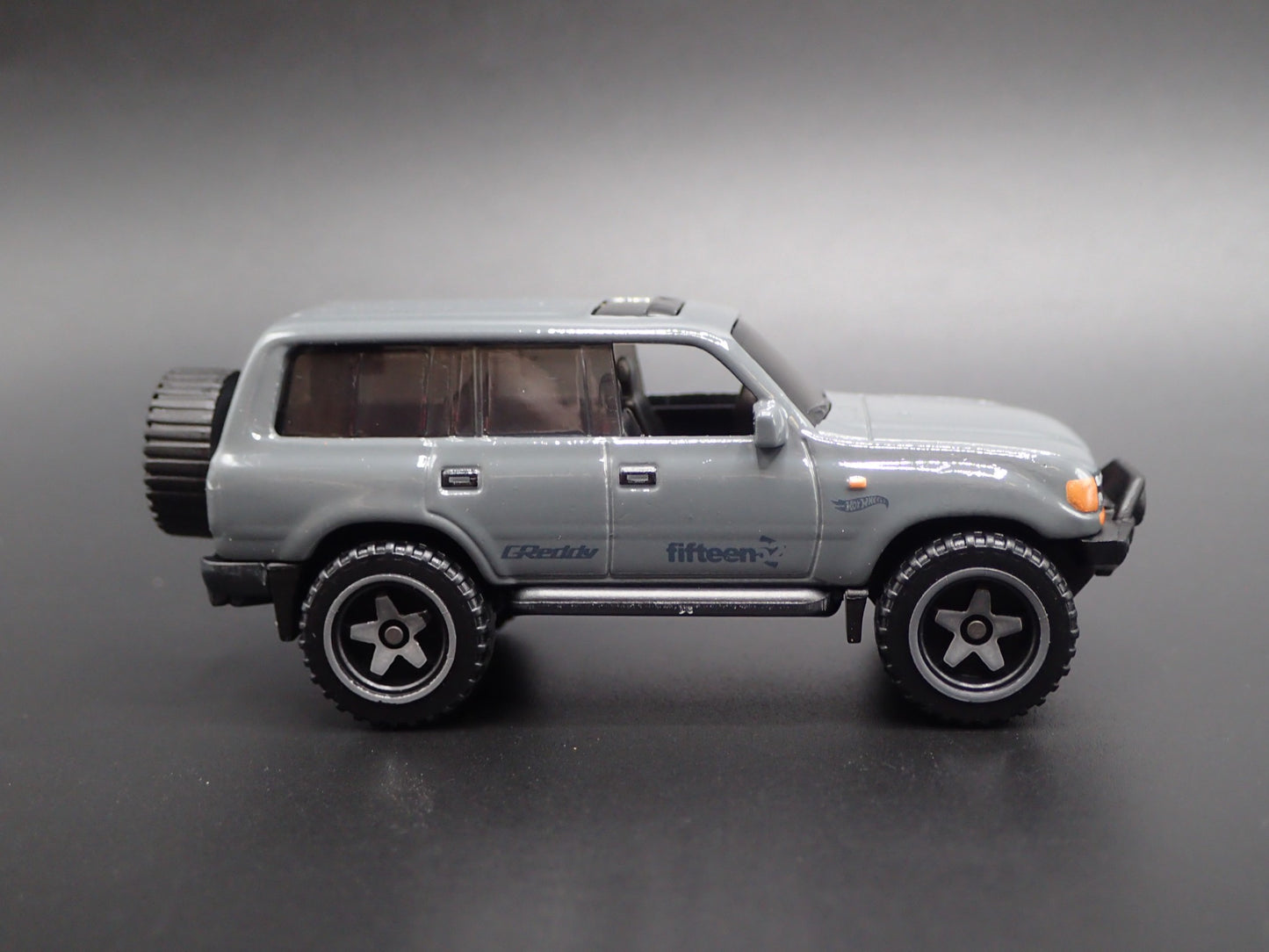 1990-1998 TOYOTA LAND CRUISER 80 GRAY RARE 1/64 SCALE DIORAMA DIECAST MODEL CAR