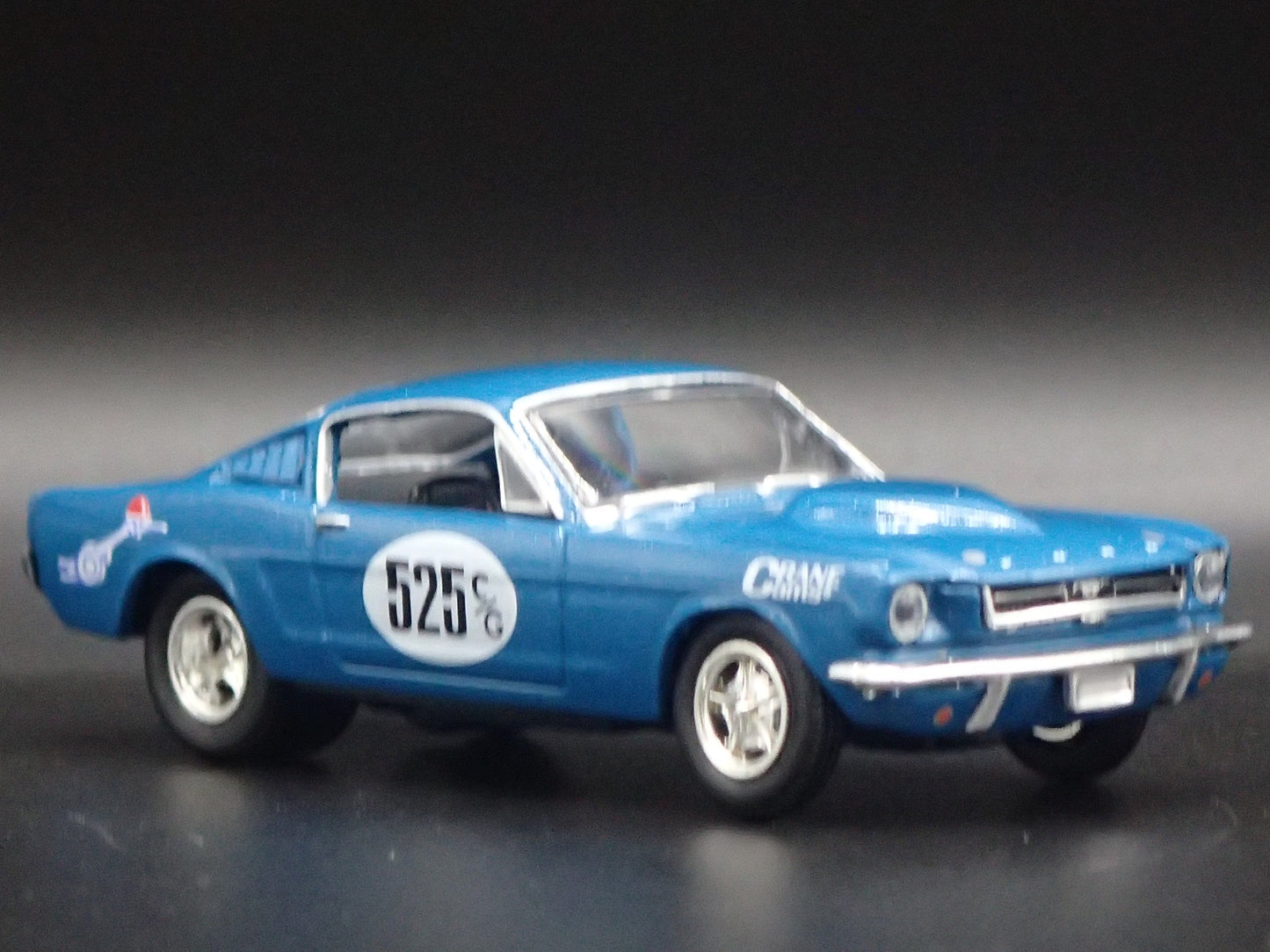 1965 65 FORD MUSTANG 2+2 FASTBACK CRANE 1/64 SCALE COLLECTIBLE DIECAST MODEL CAR