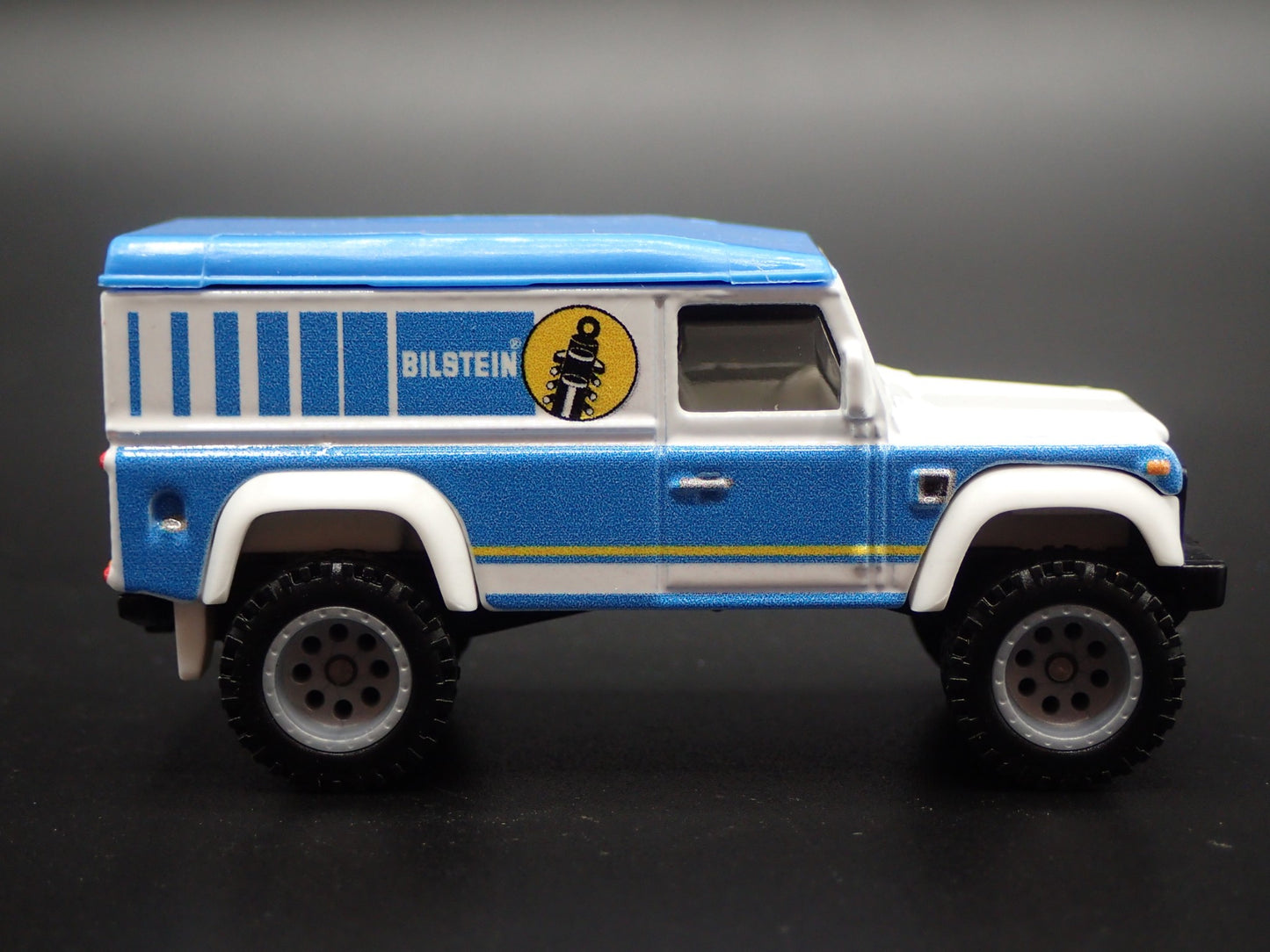LAND ROVER DEFENDER 110 HARD TOP BILSTEIN 1/64 SCALE DIORAMA DIECAST MODEL CAR