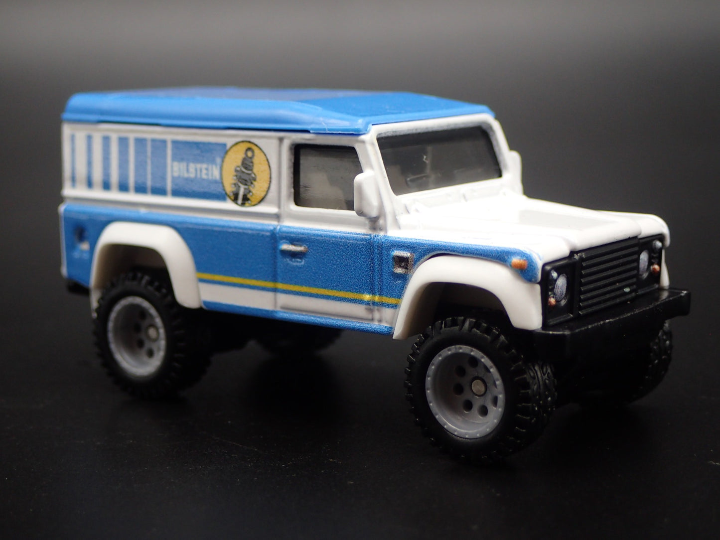 LAND ROVER DEFENDER 110 HARD TOP BILSTEIN 1/64 SCALE DIORAMA DIECAST MODEL CAR