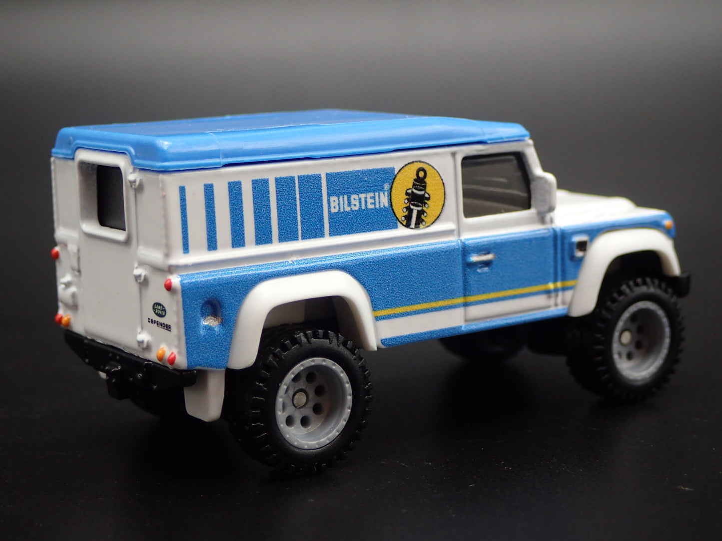 LAND ROVER DEFENDER 110 HARD TOP BILSTEIN 1/64 SCALE DIORAMA DIECAST MODEL CAR