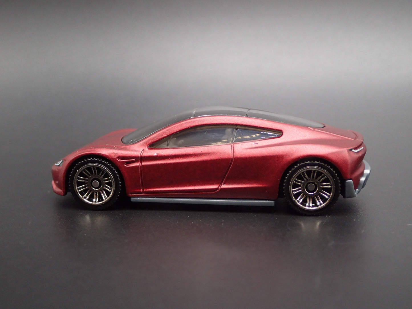 TESLA ROADSTER CONCEPT RED 1:64 SCALE COLLECTIBLE DIORAMA DIECAST MODEL CAR