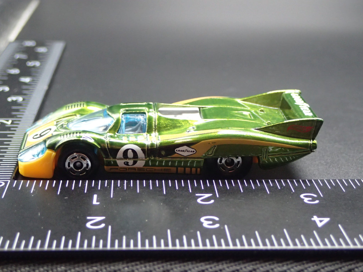 1970-1971 PORSCHE 917 LH RACING GREEN 1:64 SCALE COLLECTIBL DIECAST MODEL CAR