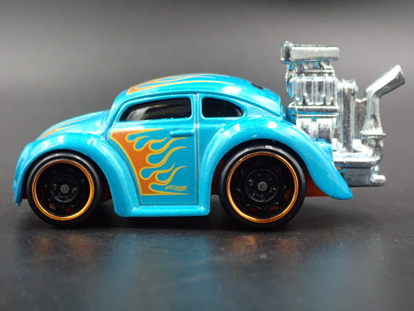 1960-1967 VW VOLKSWAGEN CLASSIC BEETLE BUG 1:64 SCALE DIORAMA DIECAST MODEL CAR