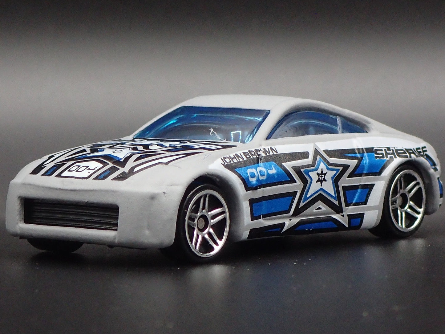 2003-2009 NISSAN 350Z SHERIFF 1:64 SCALE COLLECTIBLE DIORAMA DIECAST MODEL CAR