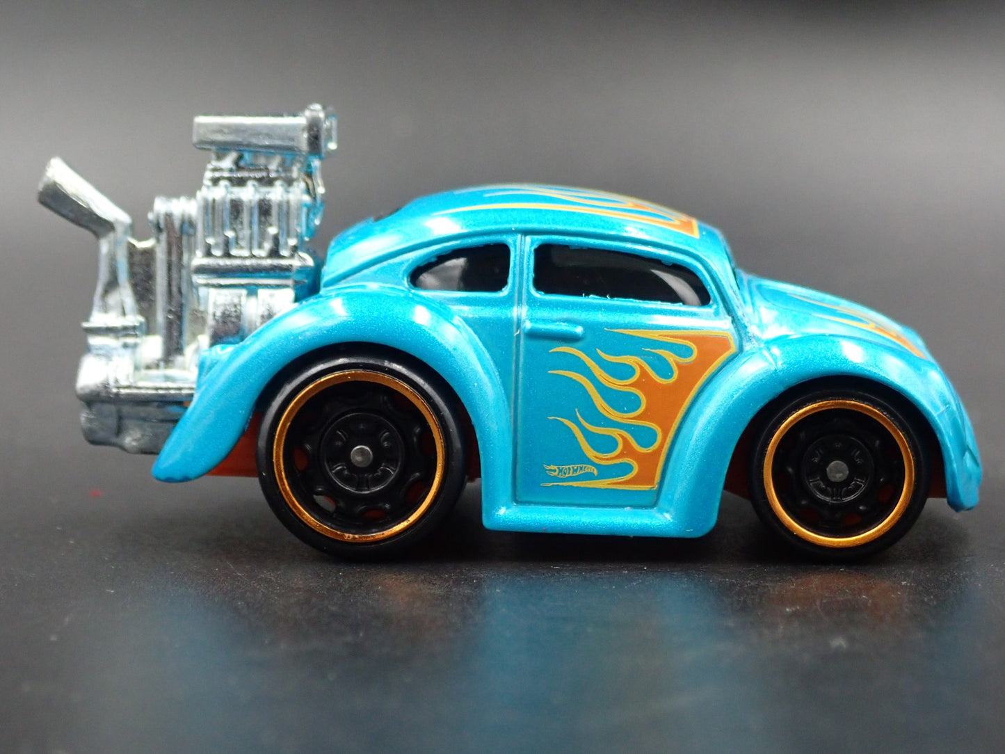 1960-1967 VW VOLKSWAGEN CLASSIC BEETLE BUG 1:64 SCALE DIORAMA DIECAST MODEL CAR