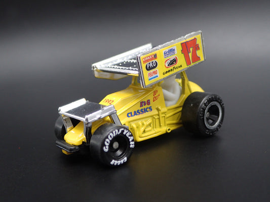 SPRINT CAR #17E CRIS EASH E& G CLASSICS 1:64 SCALE DIORAMA DIECAST MODEL CAR