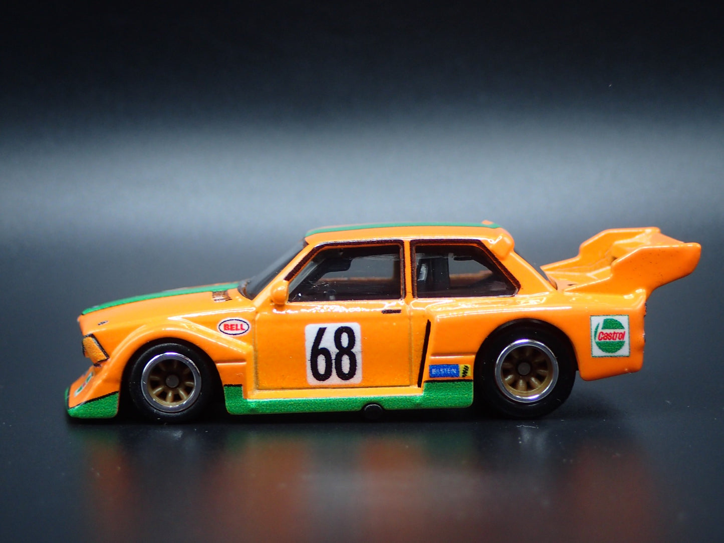 1977-1982 BMW 320 GROUP 5 RACE CAR ORANGE 1:64 SCALE DIORAMA DIECAST MODEL CAR