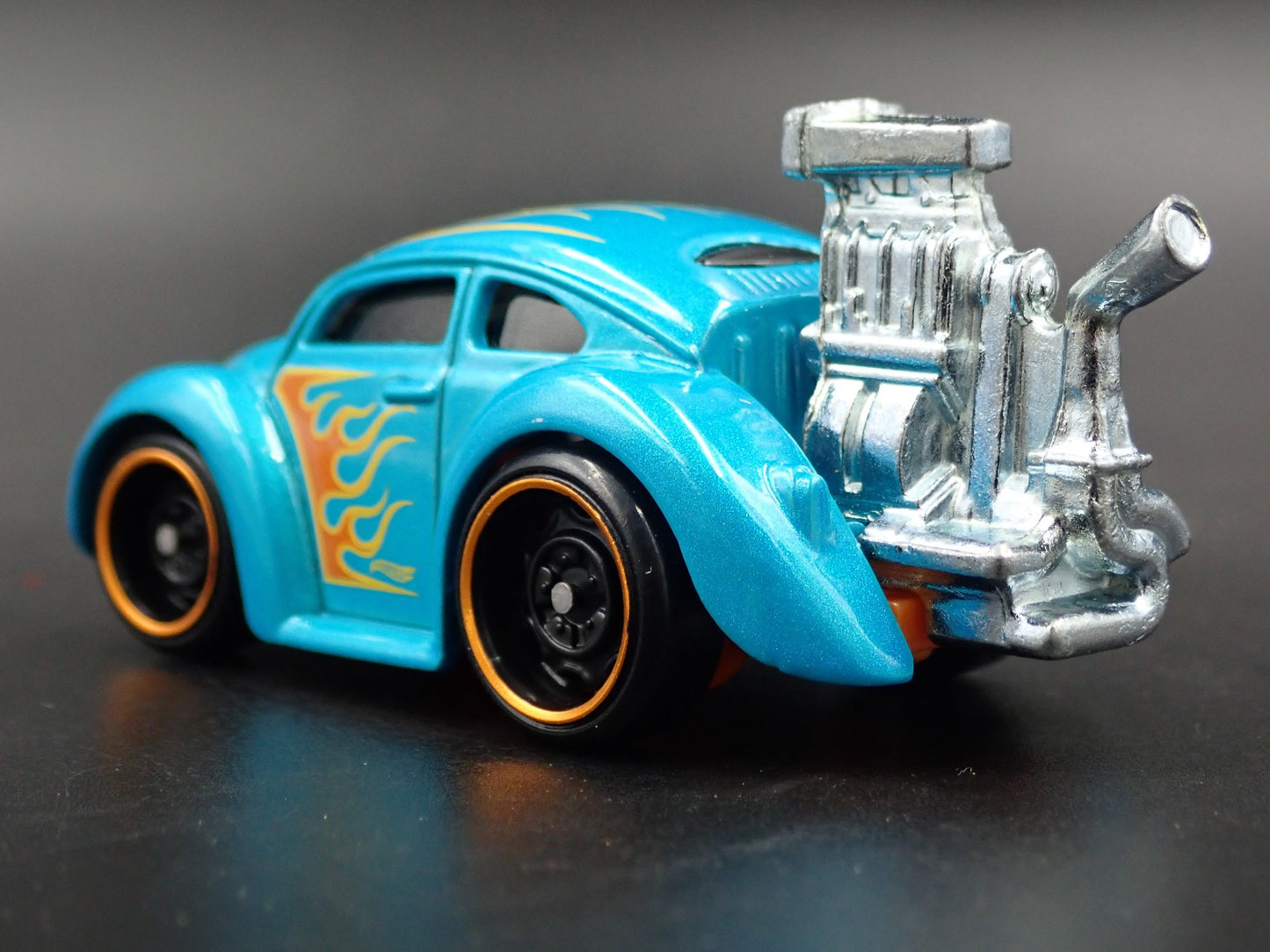 1960-1967 VW VOLKSWAGEN CLASSIC BEETLE BUG 1:64 SCALE DIORAMA DIECAST MODEL CAR