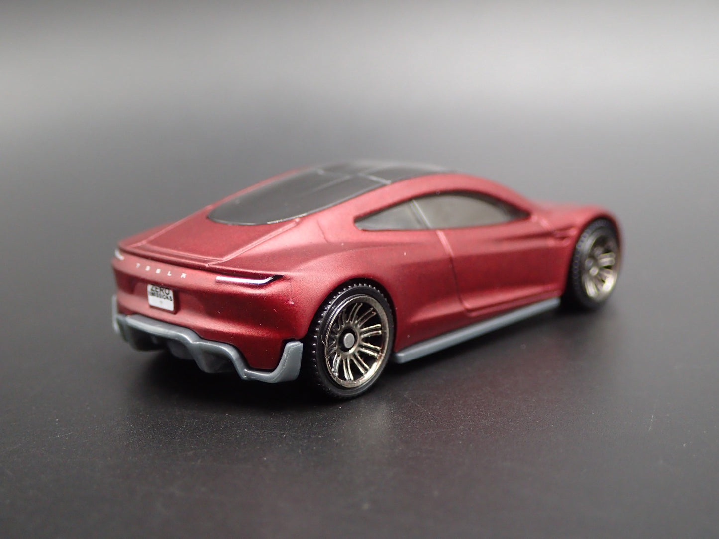 TESLA ROADSTER CONCEPT RED 1:64 SCALE COLLECTIBLE DIORAMA DIECAST MODEL CAR