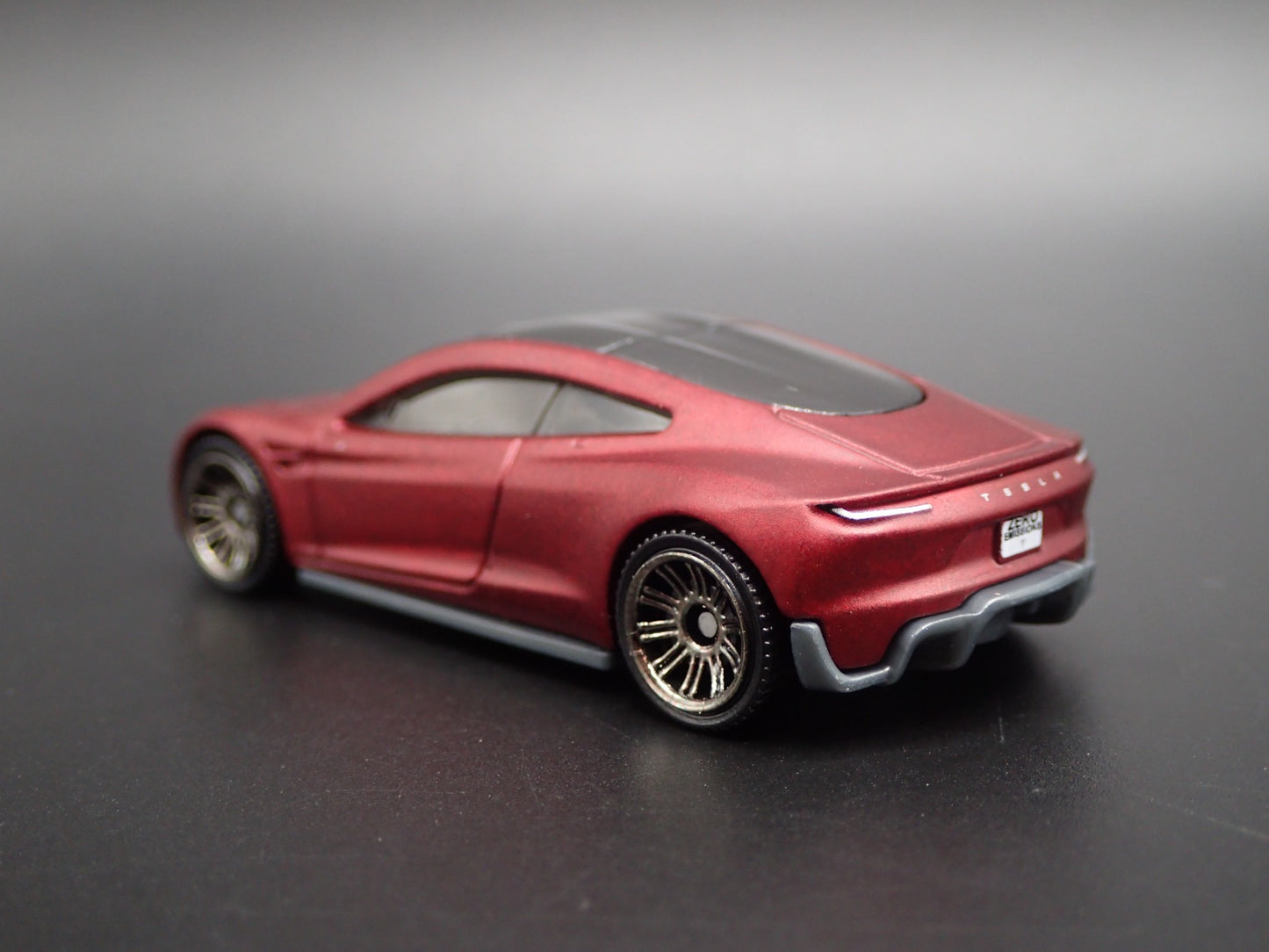 TESLA ROADSTER CONCEPT RED 1:64 SCALE COLLECTIBLE DIORAMA DIECAST MODEL CAR