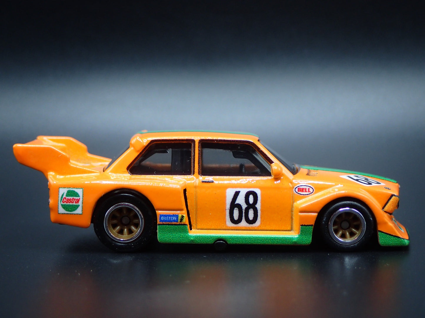 1977-1982 BMW 320 GROUP 5 RACE CAR ORANGE 1:64 SCALE DIORAMA DIECAST MODEL CAR