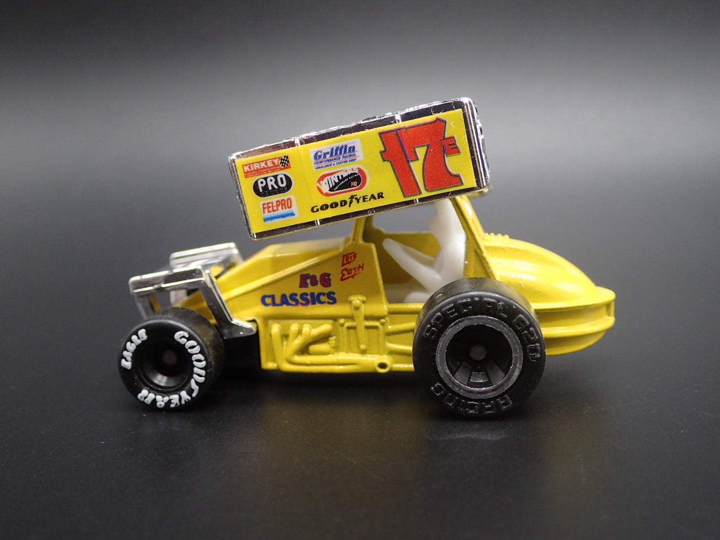 SPRINT CAR #17E CRIS EASH E& G CLASSICS 1:64 SCALE DIORAMA DIECAST MODEL CAR