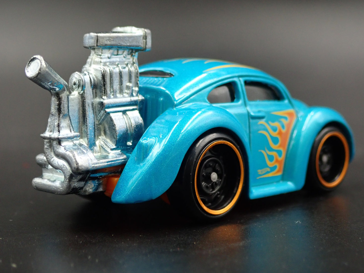 1960-1967 VW VOLKSWAGEN CLASSIC BEETLE BUG 1:64 SCALE DIORAMA DIECAST MODEL CAR