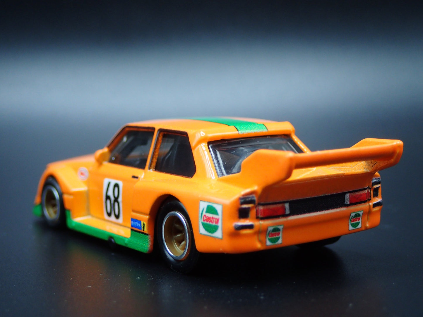 1977-1982 BMW 320 GROUP 5 RACE CAR ORANGE 1:64 SCALE DIORAMA DIECAST MODEL CAR