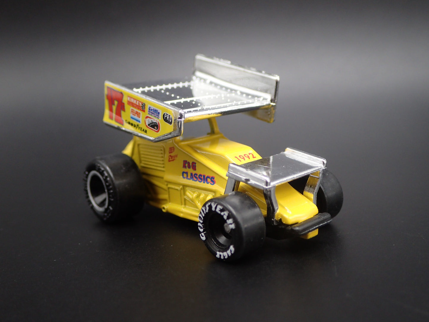 SPRINT CAR #17E CRIS EASH E& G CLASSICS 1:64 SCALE DIORAMA DIECAST MODEL CAR