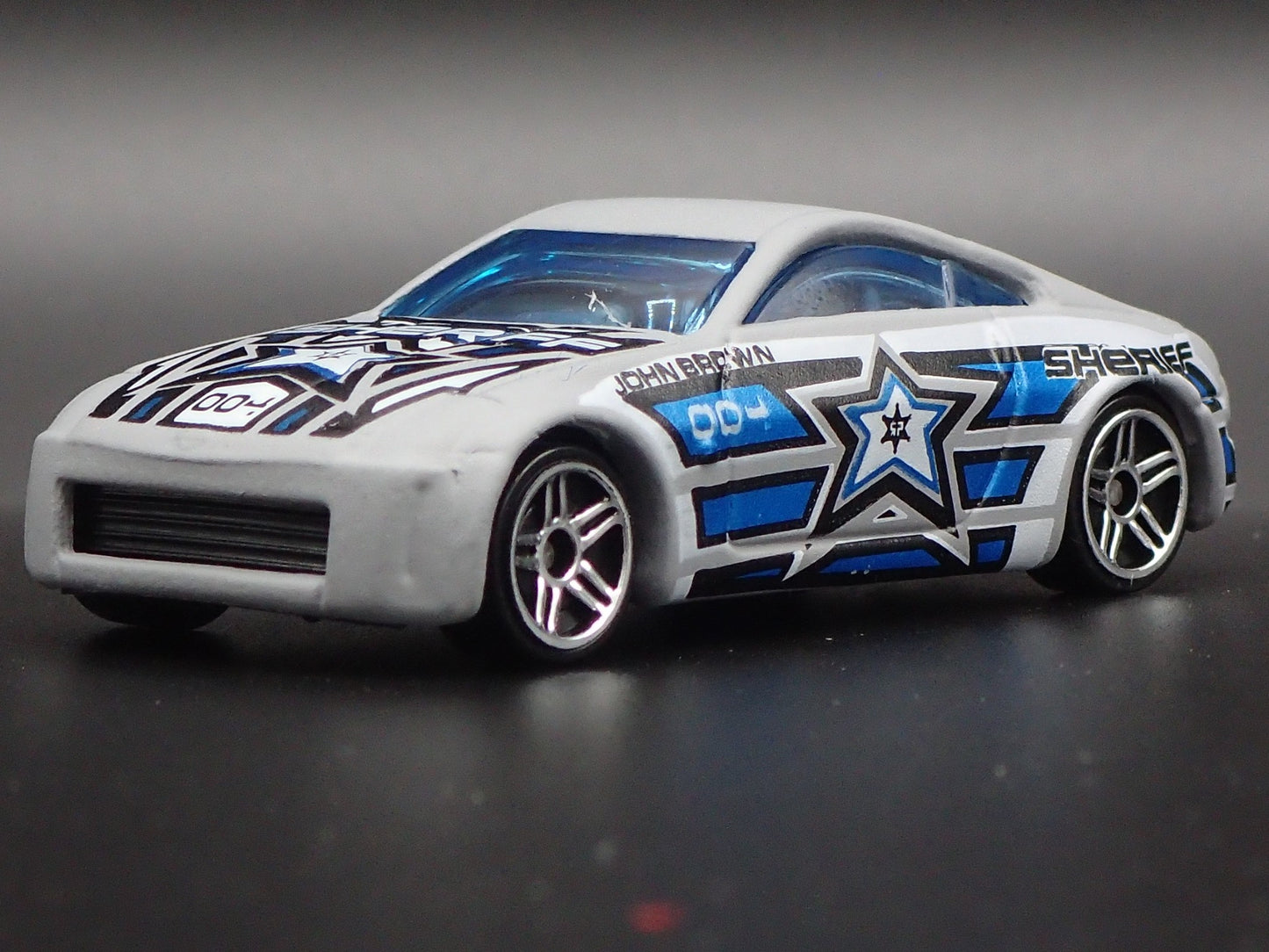 2003-2009 NISSAN 350Z SHERIFF 1:64 SCALE COLLECTIBLE DIORAMA DIECAST MODEL CAR