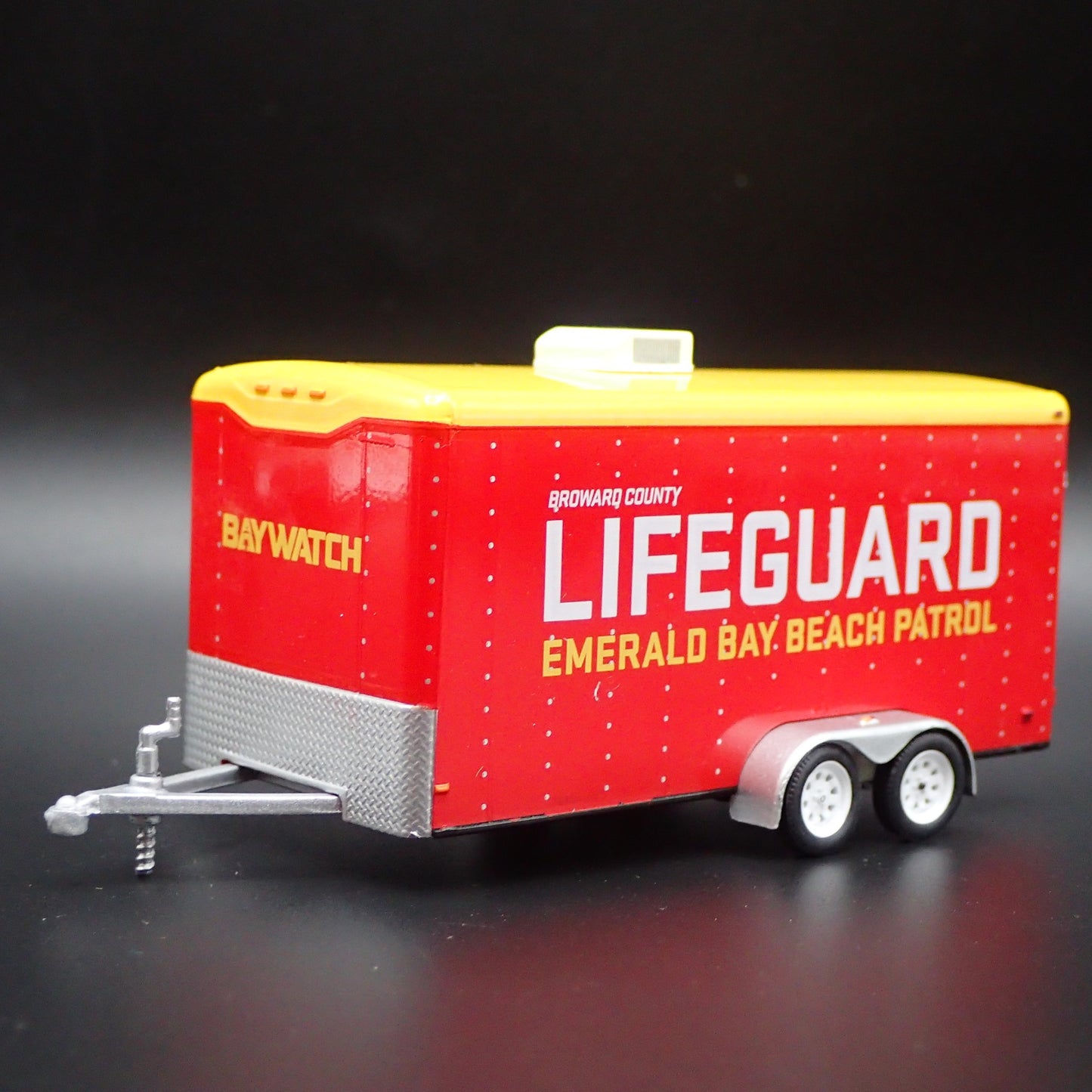 LIFEGUARD ENCLOSED CAR TOY HAULER TRAILER OPENING DOOR 1:64 SCALE DIORAMA MODEL